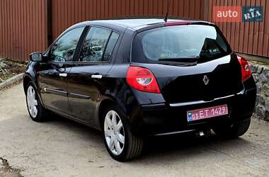 Хэтчбек Renault Clio 2006 в 