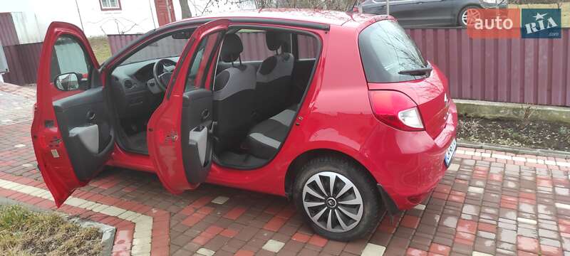 Хэтчбек Renault Clio 2009 в Умани