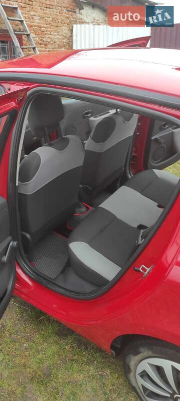 Хэтчбек Renault Clio 2009 в Умани