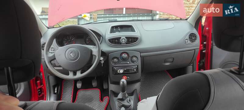 Хэтчбек Renault Clio 2009 в Умани