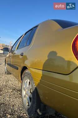 Хэтчбек Renault Clio 2002 в 