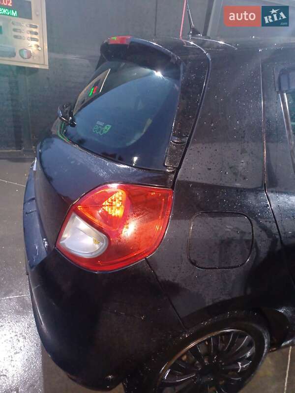 Хетчбек Renault Clio 2012 в Чернівцях