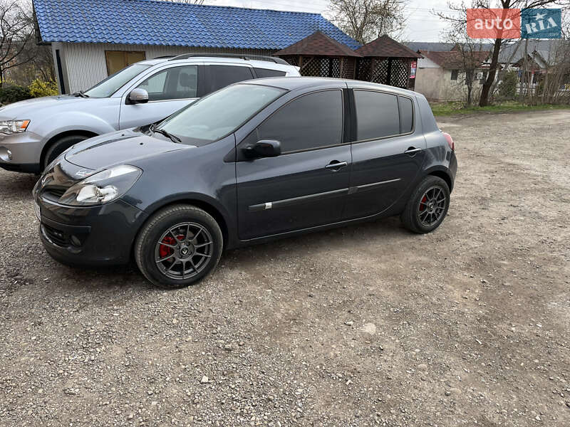 Хэтчбек Renault Clio 2006 в Калуше