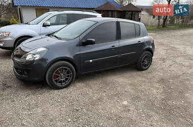 Хетчбек Renault Clio 2006 в 