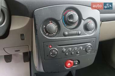Хэтчбек Renault Clio 2006 в 