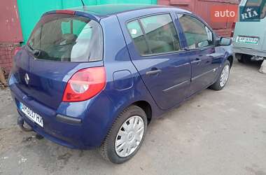 Хэтчбек Renault Clio 2006 в 