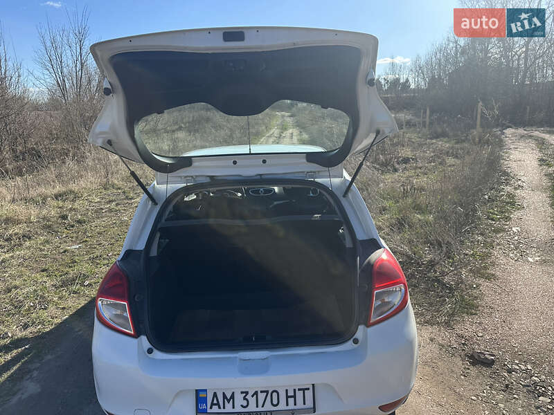 Хэтчбек Renault Clio 2012 в Овруче