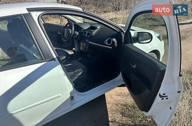 Хэтчбек Renault Clio 2012 в 