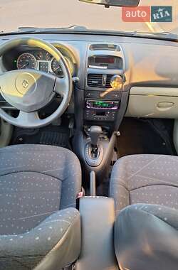 Хэтчбек Renault Clio 2003 в 