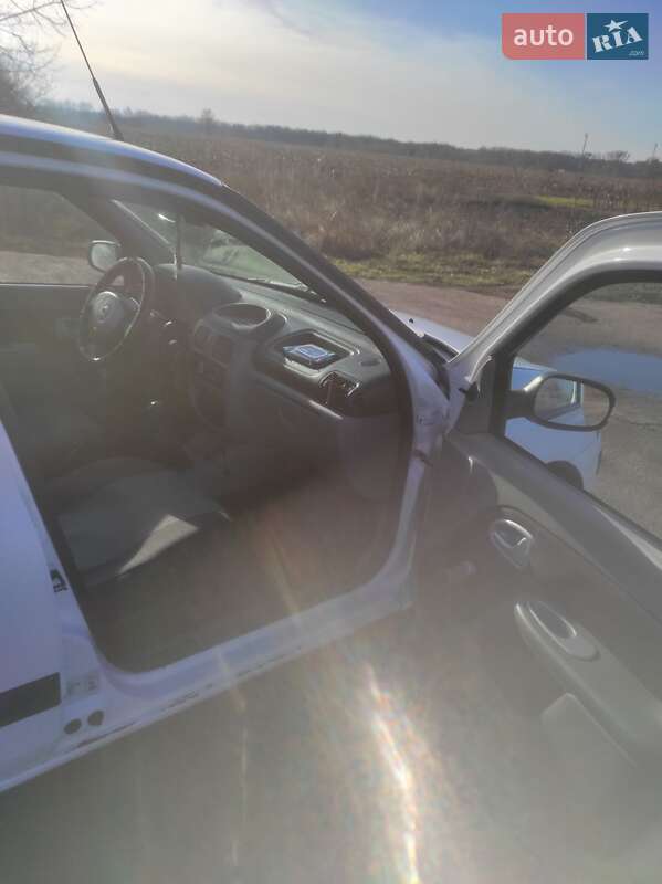 Седан Renault Clio 2005 в Прилуках фото 10 Седан Renault Clio 2005 в Прилуках