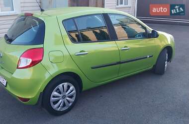 Хэтчбек Renault Clio 2009 в 