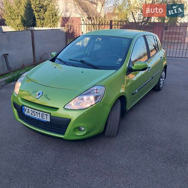 Хэтчбек Renault Clio 2009 в 