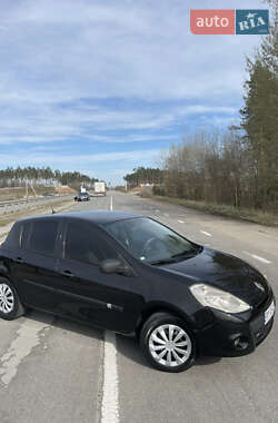 Хэтчбек Renault Clio 2011 в 