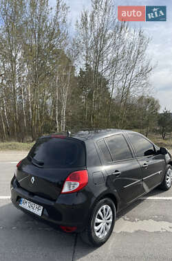 Хэтчбек Renault Clio 2011 в 