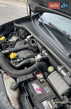 Хэтчбек Renault Clio 2011 в 