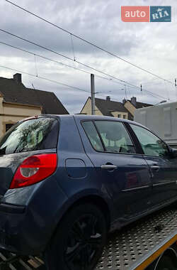 Хетчбек Renault Clio 2006 в 