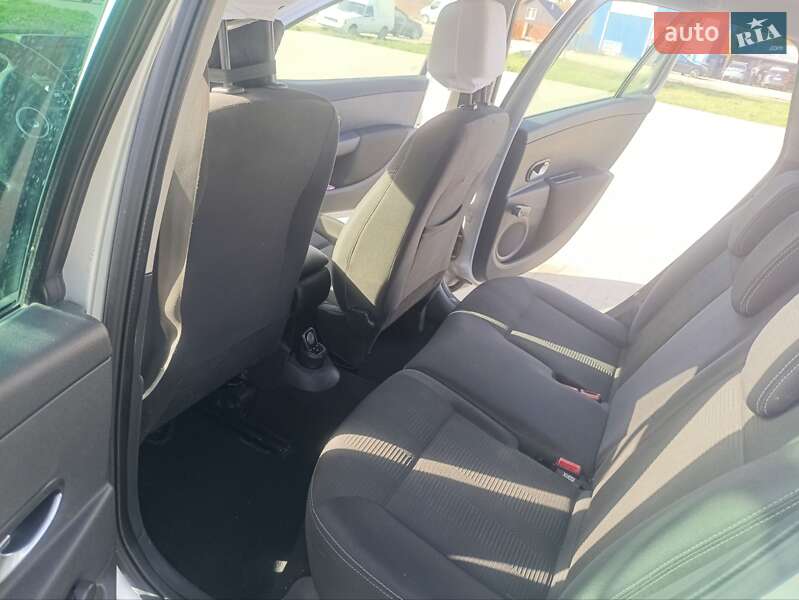 Универсал Renault Clio 2011 в Троянове фото 24 Универсал Renault Clio 2011 в Троянове