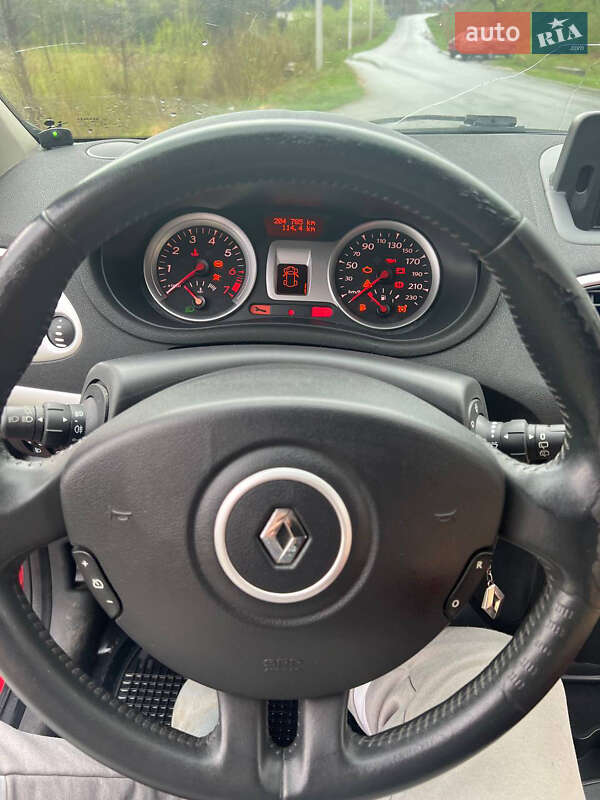 Седан Renault Clio 2010 в Дрогобыче