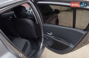 Хэтчбек Renault Clio 2012 в 