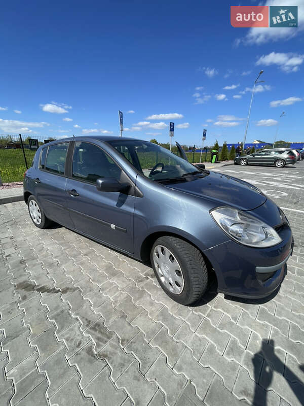 Хэтчбек Renault Clio 2006 в Стрые