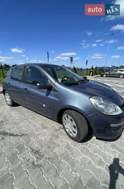 Хэтчбек Renault Clio 2006 в 