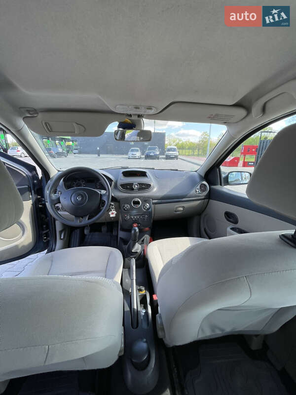 Хэтчбек Renault Clio 2006 в Стрые