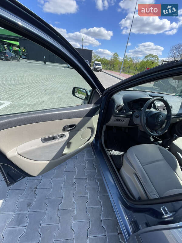Хэтчбек Renault Clio 2006 в Стрые