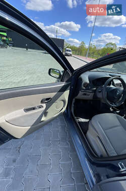 Хэтчбек Renault Clio 2006 в 