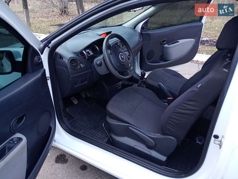 Хэтчбек Renault Clio 2011 в Каменке