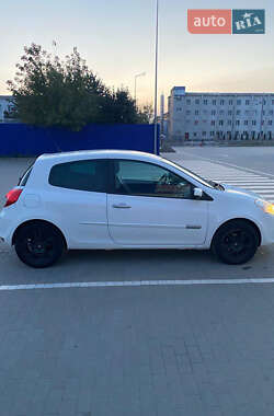 Хэтчбек Renault Clio 2011 в 