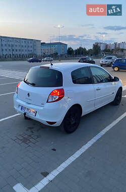 Хэтчбек Renault Clio 2011 в 