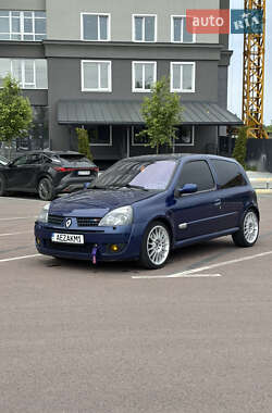 Хэтчбек Renault Clio 2003 в Буче