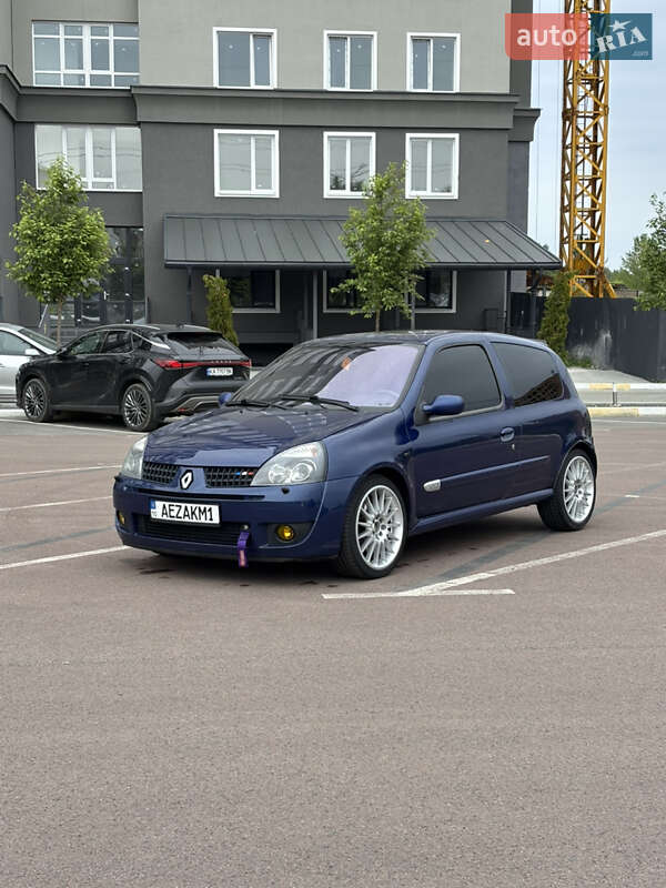 Хетчбек Renault Clio 2003 в 