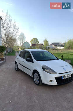 Хэтчбек Renault Clio 2012 в 