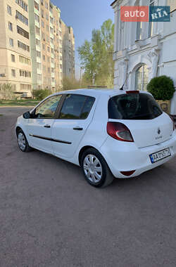 Хэтчбек Renault Clio 2012 в 