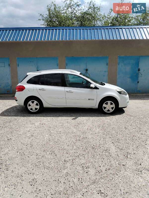Универсал Renault Clio 2011 в Ивано-Франковске