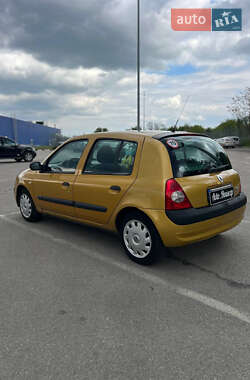 Хетчбек Renault Clio 2003 в 