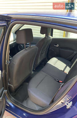 Хетчбек Renault Clio 2006 в 