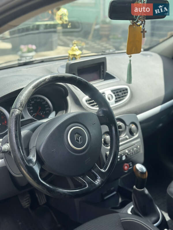 Хэтчбек Renault Clio 2009 в Новоселице