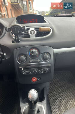 Хэтчбек Renault Clio 2009 в 