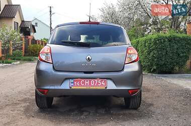 Хетчбек Renault Clio 2012 в 