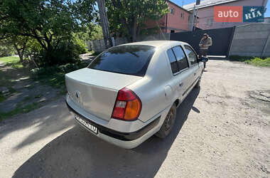 Хэтчбек Renault Clio 2003 в 
