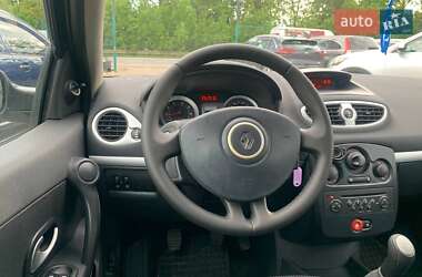 Хэтчбек Renault Clio 2009 в 