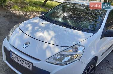 Хэтчбек Renault Clio 2010 в 