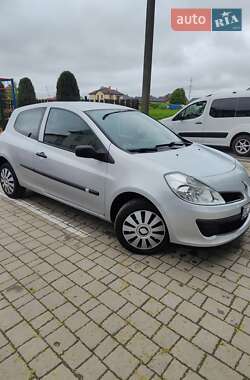 Хэтчбек Renault Clio 2007 в 