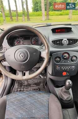 Хэтчбек Renault Clio 2007 в 