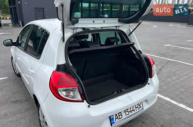 Хэтчбек Renault Clio 2011 в 
