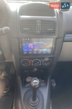 Хэтчбек Renault Clio 2004 в 