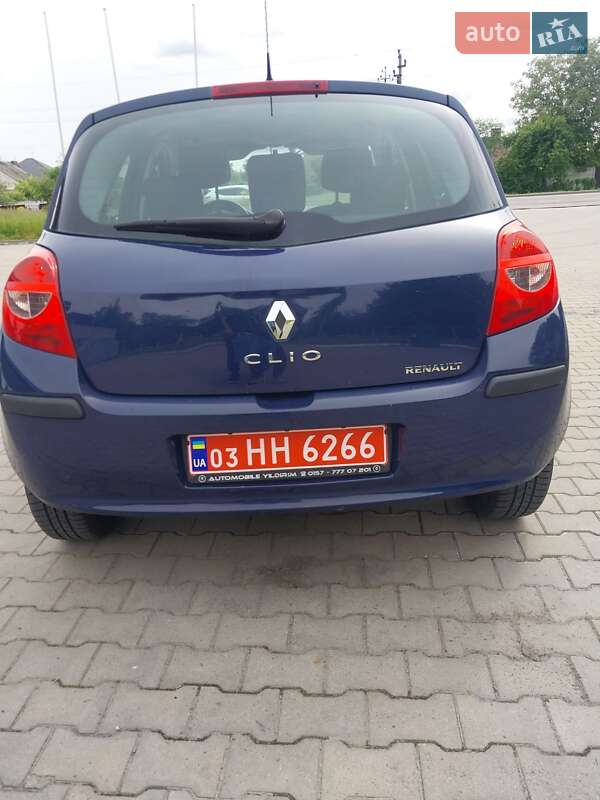 Хэтчбек Renault Clio 2006 в Владимире