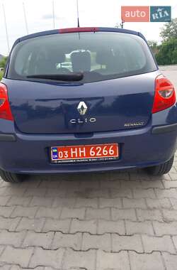Хэтчбек Renault Clio 2006 в 